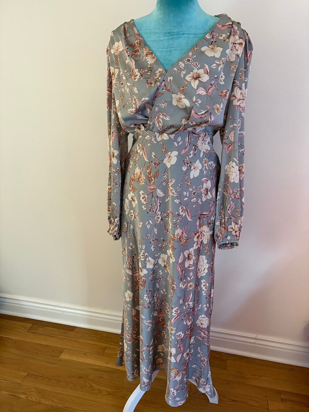 ASTR the Label Floral Satin Midi Dress Blue V-Neck Wedding Guest Balloon Sleeve